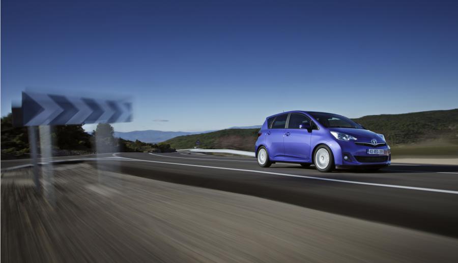  Toyota Verso-S 2010 года  (фото 87 из 109)